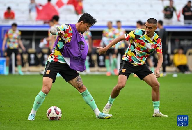 包含新加坡队深夜失利黎巴嫩队闯入亚洲杯四强的词条