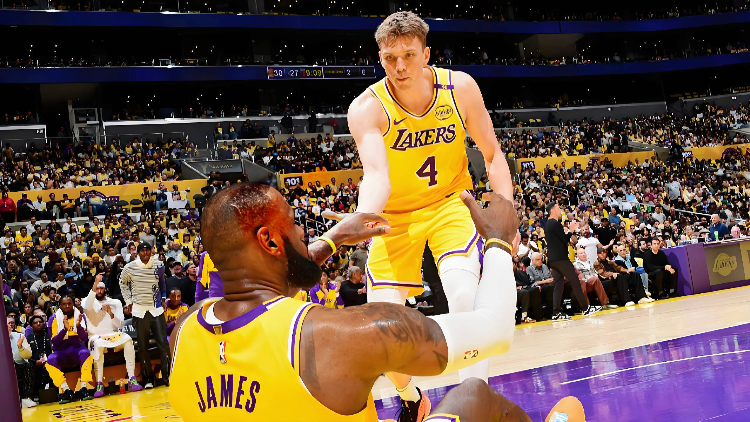 湖人队外线表现稳定，获胜关键