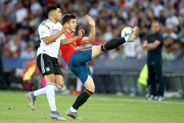 西班牙国家队-击败罗马尼亚，提前晋级欧锦赛强