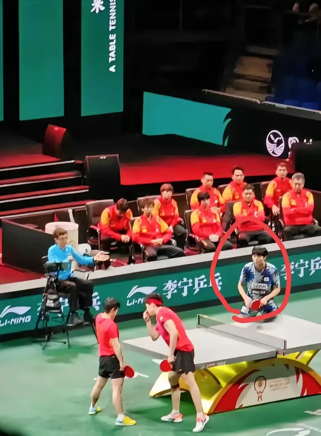 关于比赛中意外发生！场上一幕令人大跌眼镜的信息