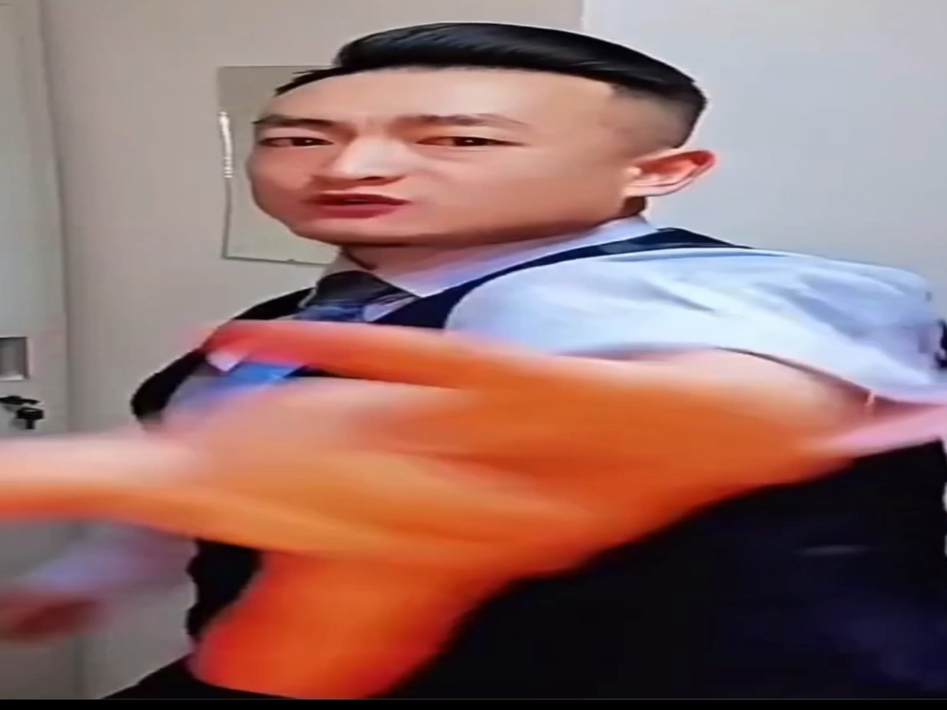  Faker遭遇十五连败，湖人教练面临压力！