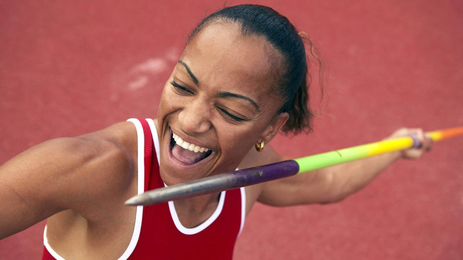 综合格斗赛场焦点！意大利队对阵西班牙队，激战正酣，豪门对决再度上演