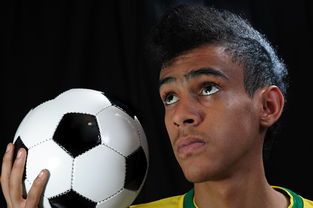 英超最新形势：辽宁男篮高居榜首，莱比锡强势追赶，冠军归属成迷